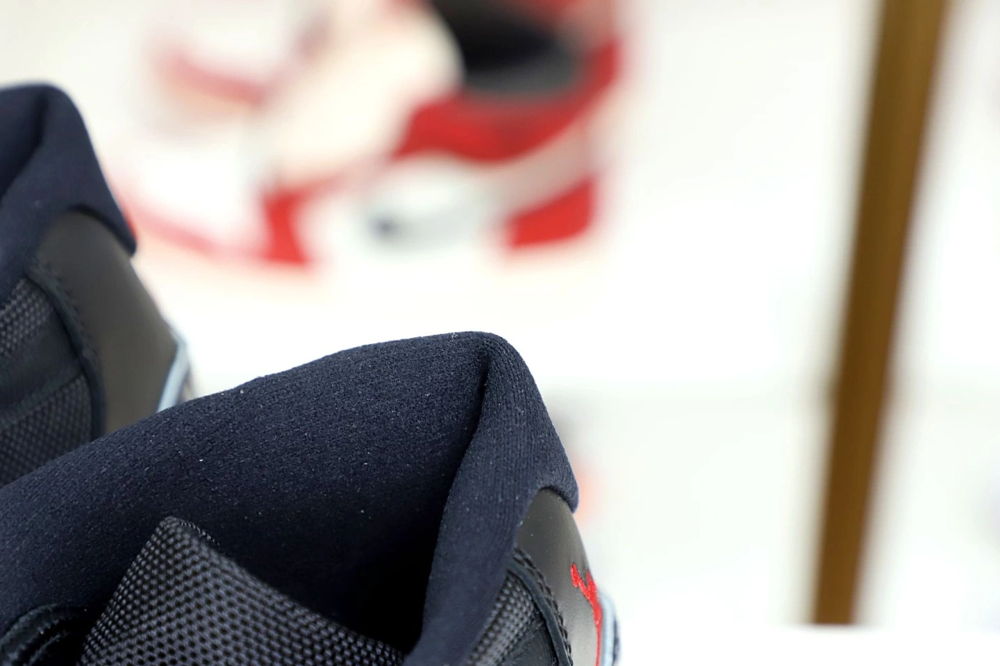 RETRO AIR 2019 11 'BRED' JORDAN 0109